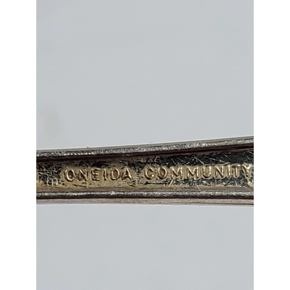 Vintage 1946 Oneida Community Tudor Plate Queen Bess II Silverplate Spoon